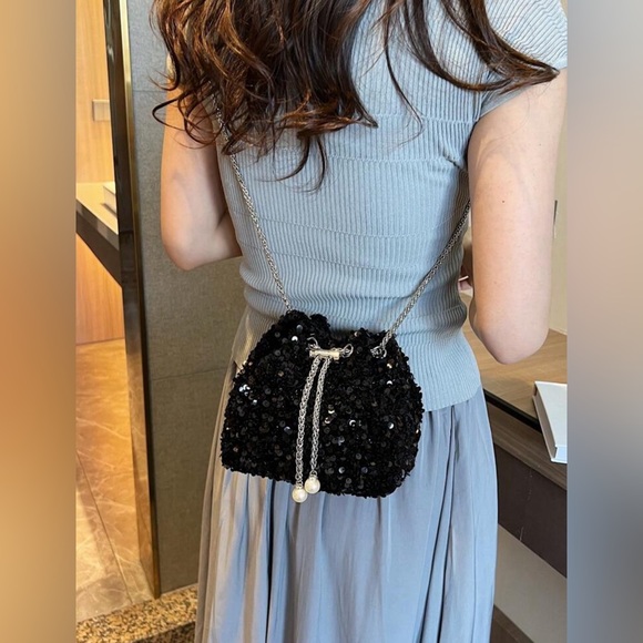 New Clutch Bag - Picture 3 of 6